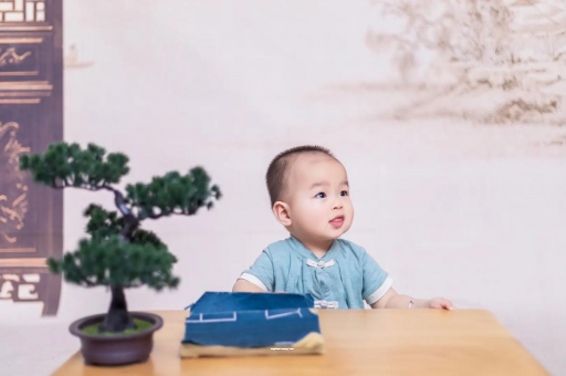 栖霞宝宝半夜吐了怎么回事 栖霞宝宝半夜吐了怎么回事